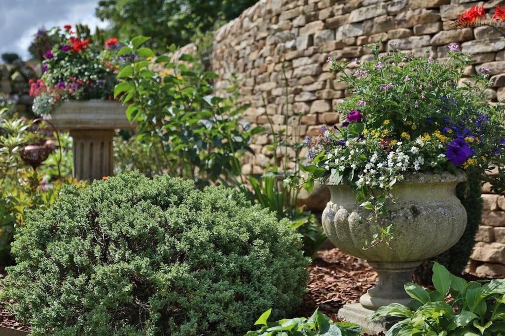 Вілла Flora Luxury Retreat, Private Garden, Views & Hot Tub Дарем Екстер'єр фото